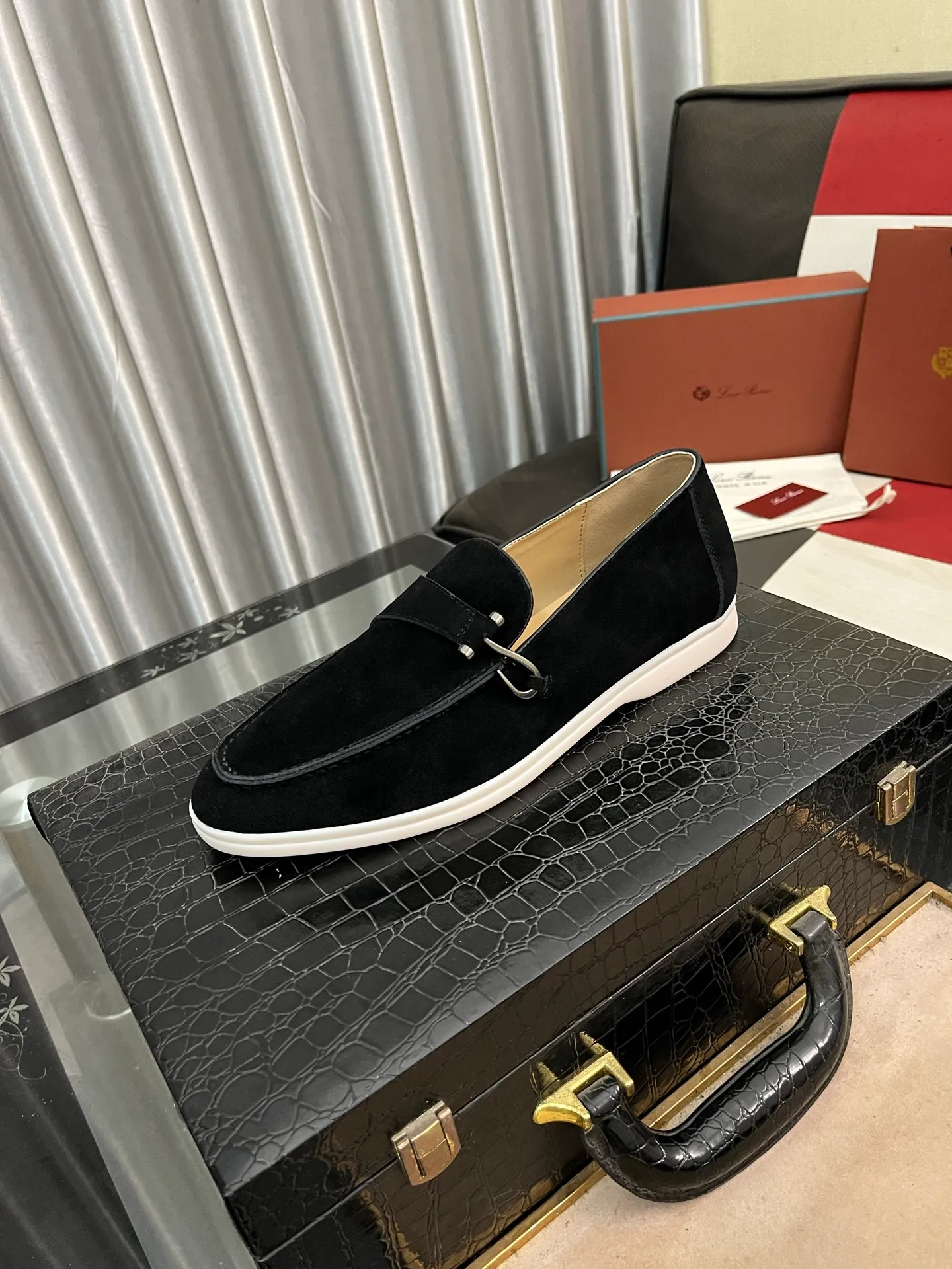 Men's Men's Shoes💰420⌚️⌚️【Loro Piana】LP couple's casual sneakers. Simple and fashionable, the upper is made of cow suede and leather. Sheepskin feet. Custom rubber sole. Size: Female 35-42 (35, 41, 42, 43 customized are non-refundable) Male 38-46 (45, 46 customized)